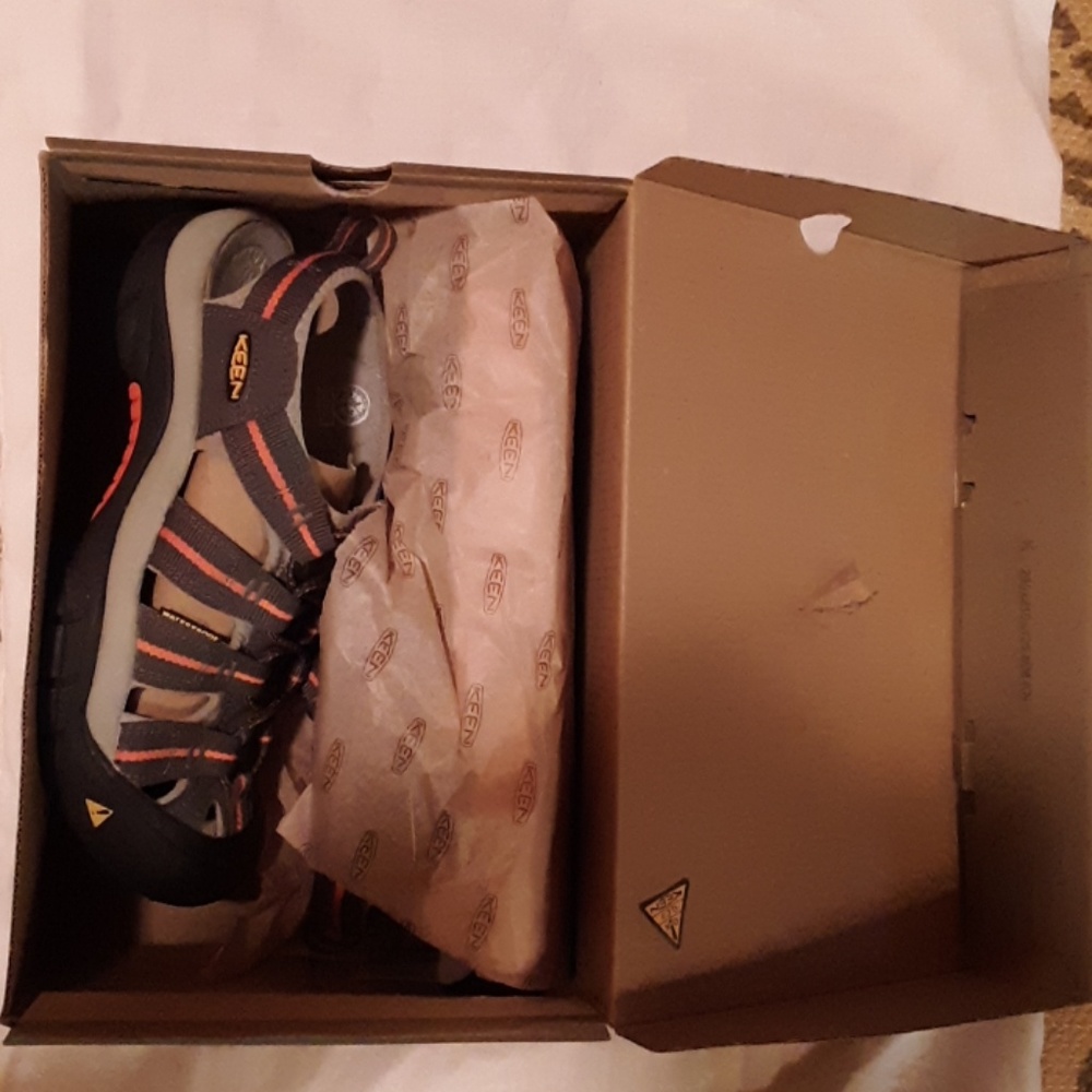 Keen water shoes, new in box